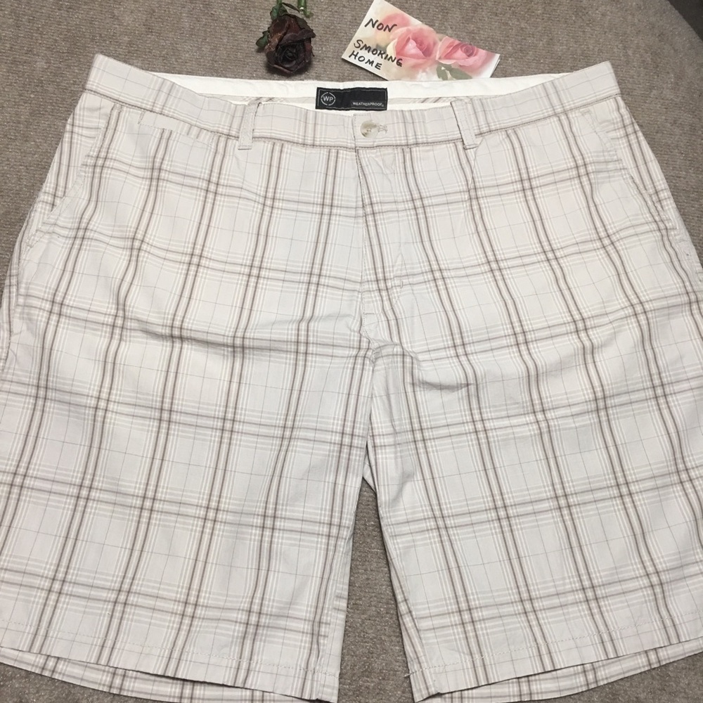 WEATHERPROOF FLAT FRONT GOLF CASUAL PLAID SHORTS TAN WHITE SZ. 40